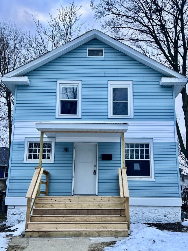 property at 724 Napoleon St