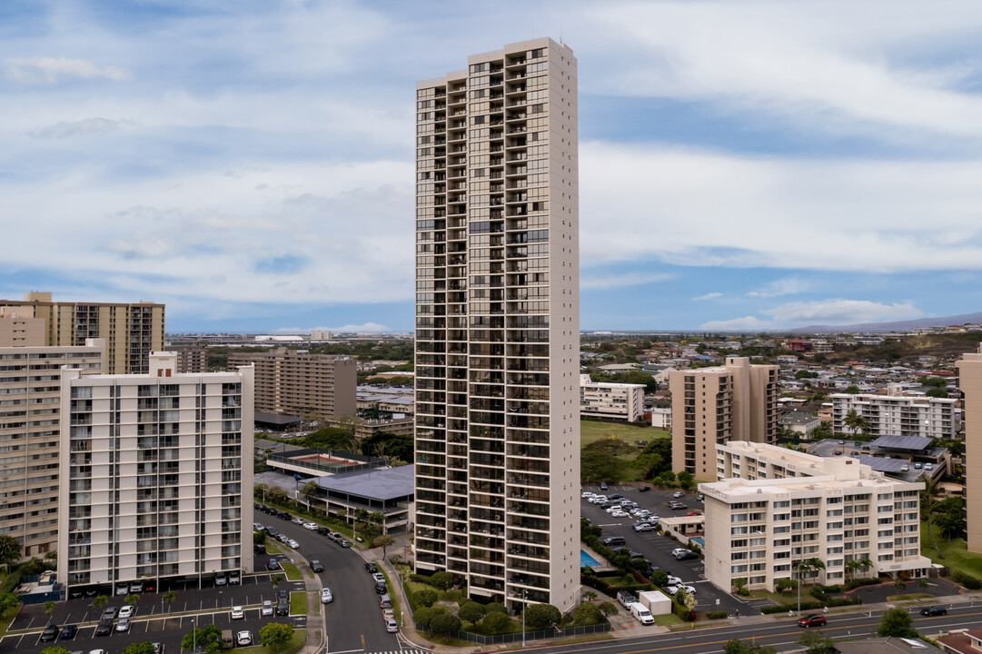 Franklin Towers in Honolulu, HI - Building Photo