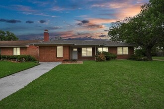 3111 Tanglebriar Dr in Pasadena, TX - Building Photo - Building Photo