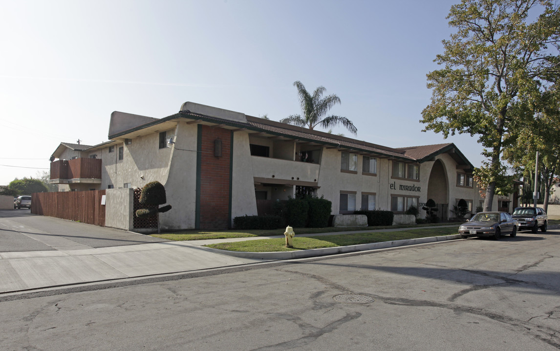 El Mirador 2 Apartments in Anaheim, CA - Foto de edificio