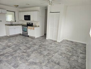 2948 Avenue F in West Palm Beach, FL - Building Photo - Building Photo