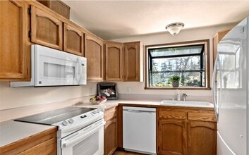 1252 NW Lanyard Loop in Oak Harbor, WA - Building Photo - Building Photo