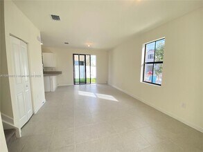 3309 W 111th Pl in Hialeah, FL - Building Photo - Building Photo