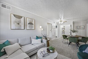 Wood Creek Apartments in Fort Wayne, IN - Building Photo