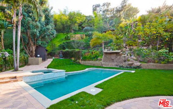 10926 Alta View Dr in Los Angeles, CA - Building Photo - Building Photo