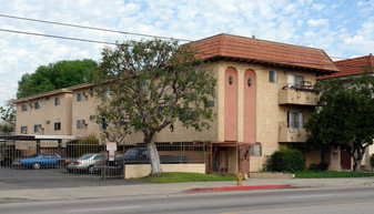 8135 Reseda Blvd Apartamentos