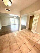 409 S Holiday Dr in Grand Prairie, TX - Building Photo - Building Photo