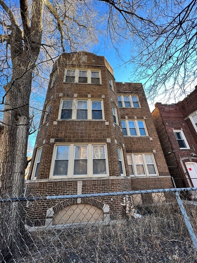 property at 841 E 80th St