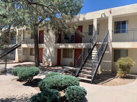 1431 Girard Blvd NE in Albuquerque, NM - Building Photo