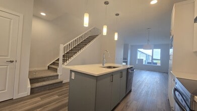 442 Carringvue Grove NW in Calgary, AB - Building Photo - Building Photo