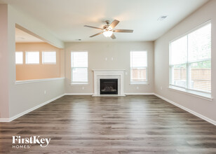 423 Brookgreen Dr in Moncks Corner, SC - Foto de edificio - Building Photo