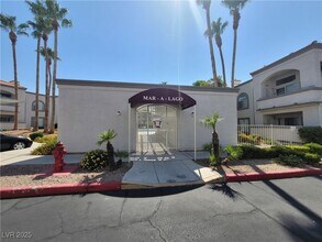 3125 N Buffalo Dr in Las Vegas, NV - Building Photo - Building Photo