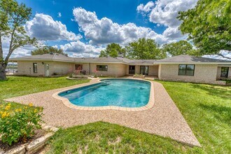 614 Co Rd 207 in Burnet, TX - Building Photo - Building Photo