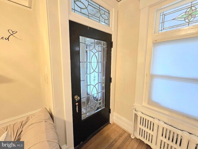 557 Hamilton St in Norristown, PA - Building Photo - Building Photo