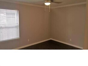 1122 N Center St in Arlington, TX - Foto de edificio - Building Photo