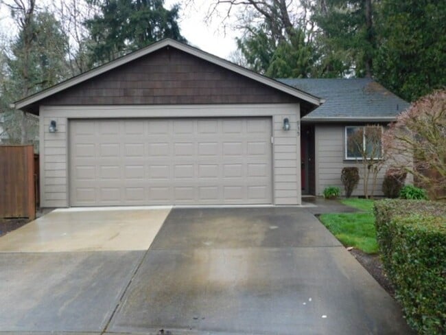 property at 935 Creek Ct NW