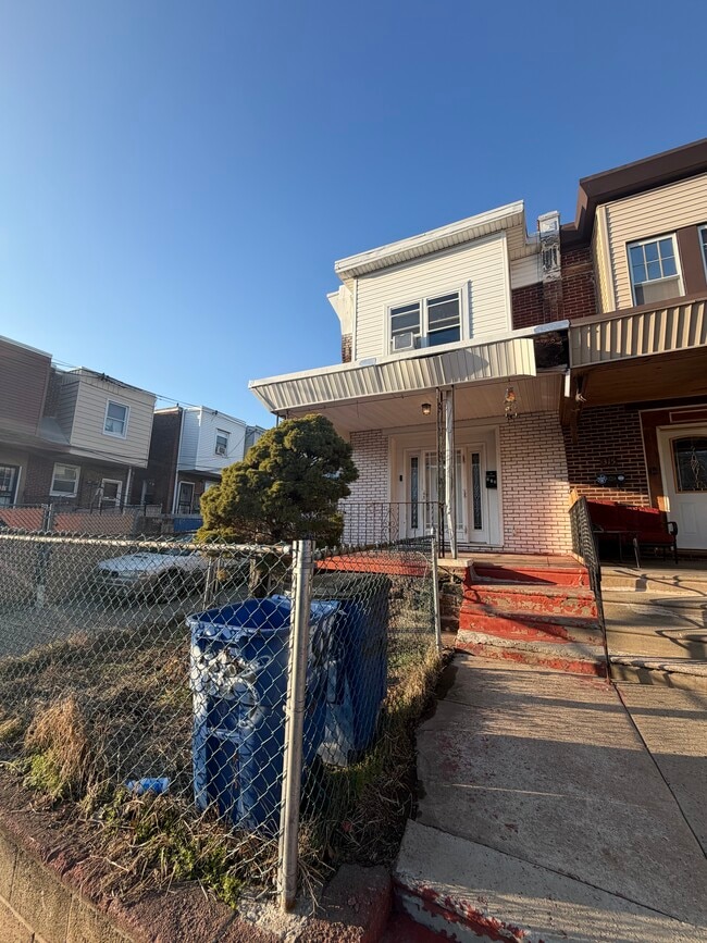 313 E Eleanor St in Philadelphia, PA - Foto de edificio - Building Photo