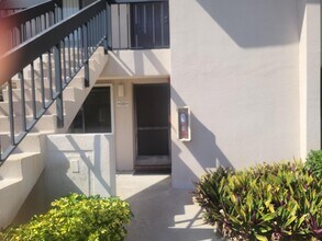 301 Club Cir in Boca Raton, FL - Building Photo - Building Photo