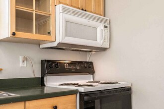 1591 Belmar Dr in Louisville, KY - Building Photo - Building Photo