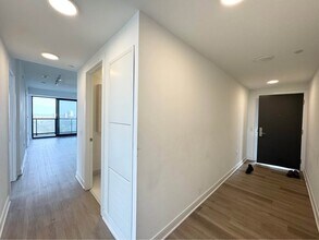 86 Dundas St E in Mississauga, ON - Building Photo - Building Photo