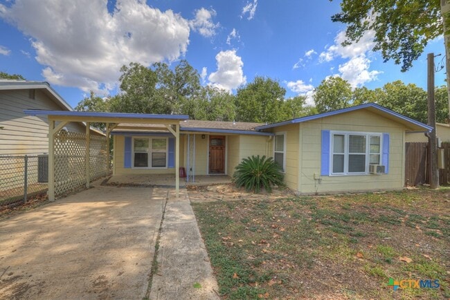 1015 Reiley Rd in Seguin, TX - Building Photo - Building Photo