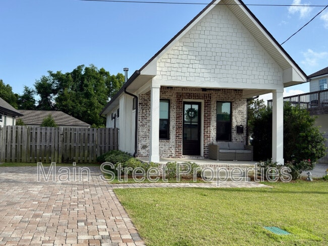 property at 1205 E Scott St