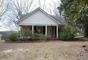 221 Old Cedar Rock Rd in Easley, SC - Building Photo