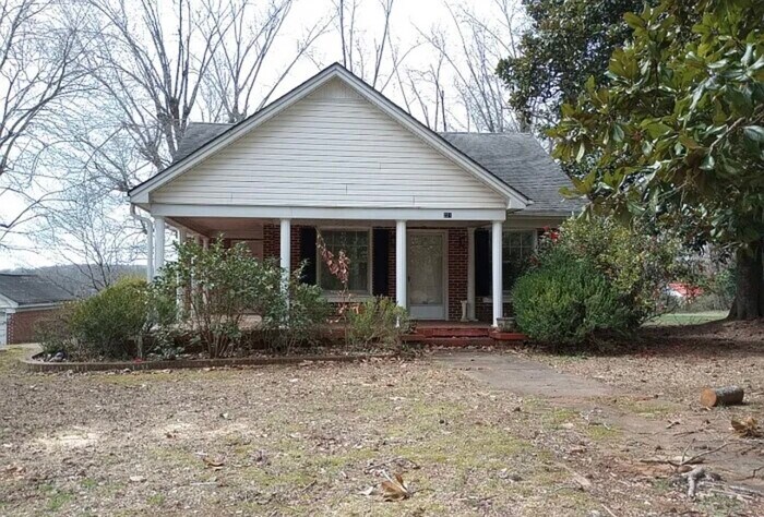 221 Old Cedar Rock Rd in Easley, SC - Building Photo