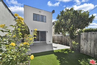 203 S Detroit St in Los Angeles, CA - Building Photo - Building Photo