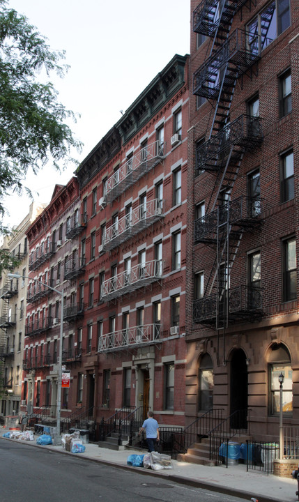 533 W 49th St in New York, NY - Building Photo
