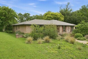 1007 Golden Trophy Dr in Dallas, TX - Building Photo
