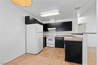 4651 Amberleigh Ln in Las Vegas, NV - Foto de edificio - Building Photo