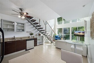 41 SE 5th St, Unit 312 in Miami, FL - Building Photo - Building Photo