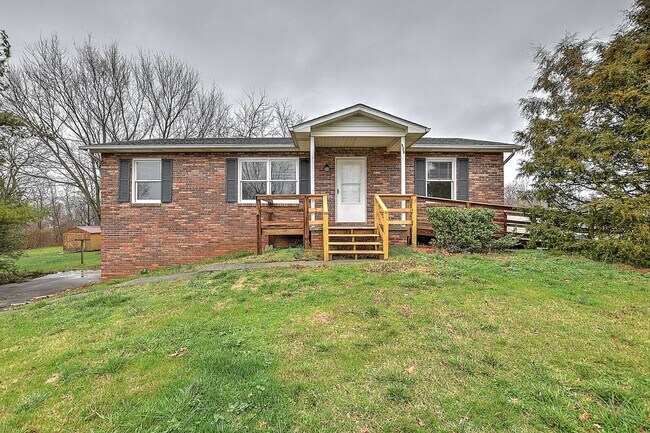 525 Berry Ridge Rd in Jonesborough, TN - Building Photo - Building Photo