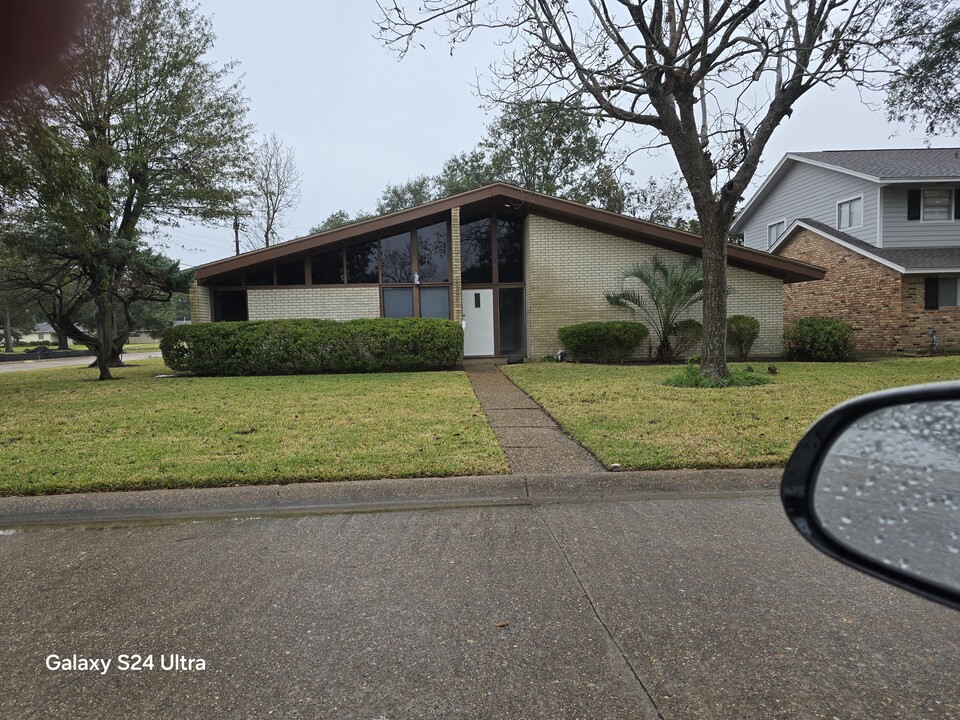 1503 17th Ave N in Texas City, TX - Building Photo