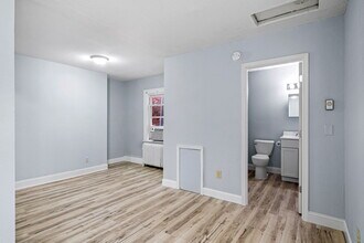 933 University Ave W, Unit A in St. Paul, MN - Building Photo - Building Photo