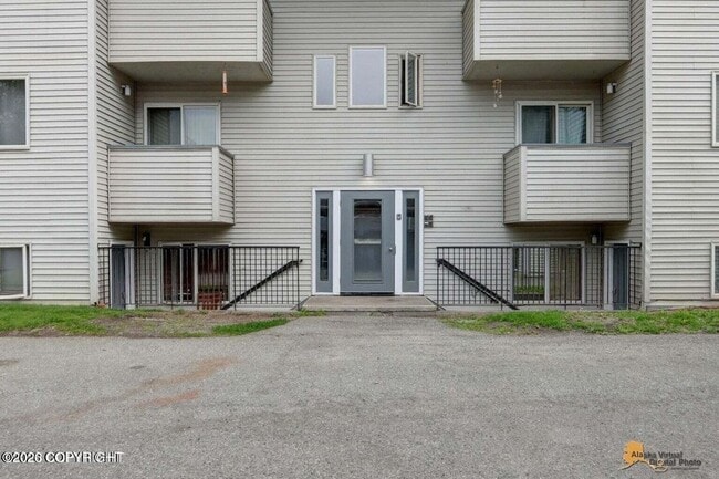 430 E 14th Ave in Anchorage, AK - Foto de edificio - Building Photo