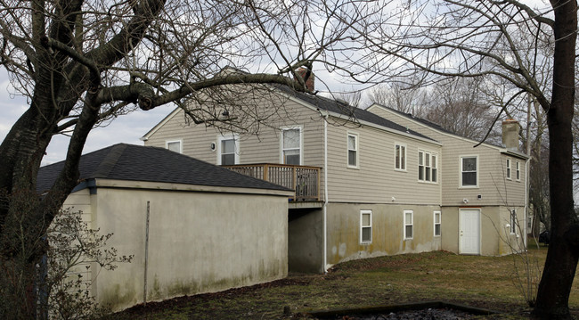 116 Girard Ave in Newport, RI - Building Photo - Building Photo