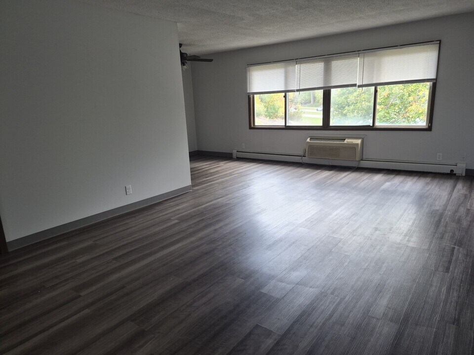 1715 Edgewood Dr NW in Cedar Rapids, IA - Building Photo