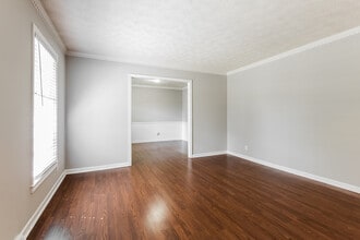 140 Oak Park Dr in Mauldin, SC - Foto de edificio - Building Photo