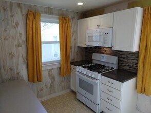 526 Pingree Ave, Unit 2 - Second Floor in Ewing Township, NJ - Foto de edificio - Building Photo