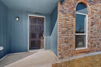 8505 Woodside Rd in Rowlett, TX - Foto de edificio - Building Photo