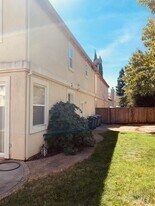 701 Crawdad Ct in Fairfield, CA - Building Photo