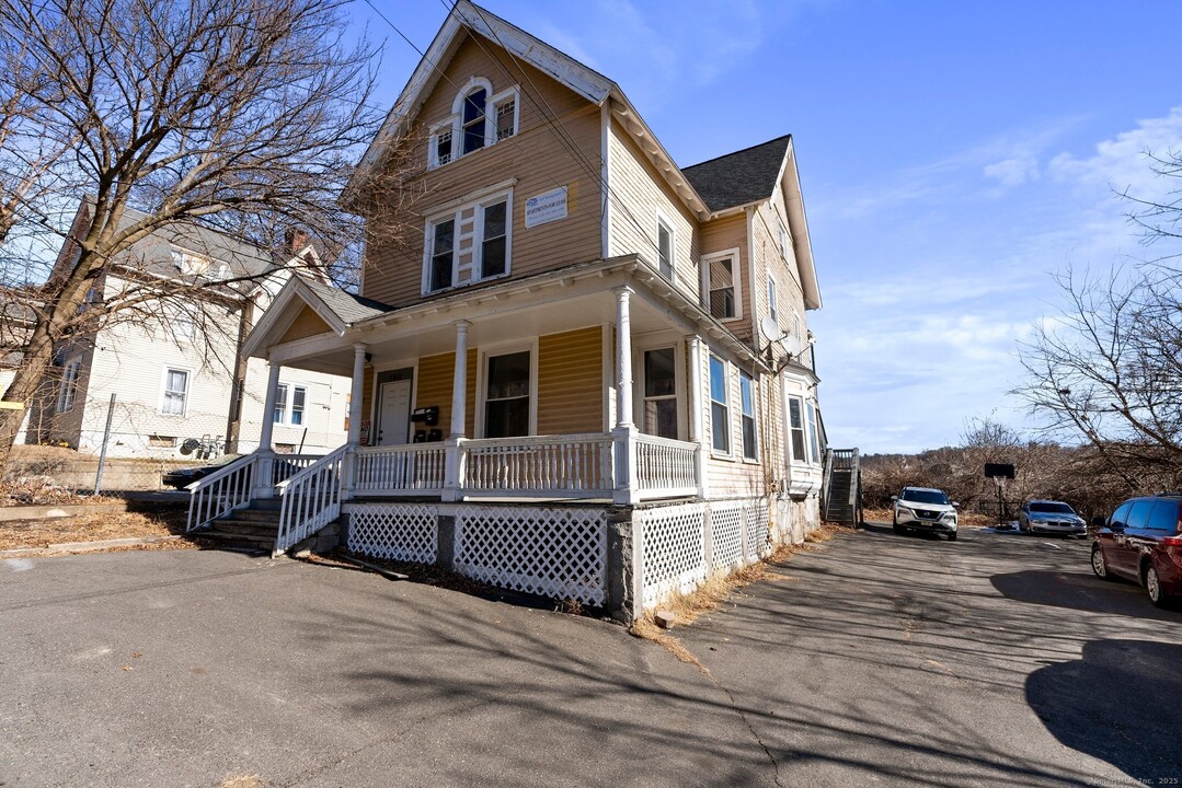 160 Prospect St in Waterbury, CT - Building Photo