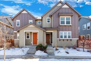 8056 E 53rd Dr in Denver, CO - Building Photo