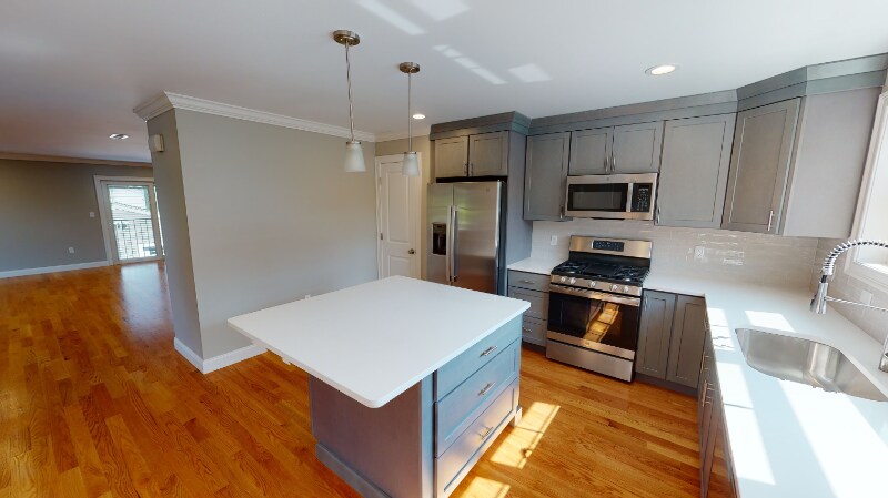 63 Bacon St in Waltham, MA - Building Photo