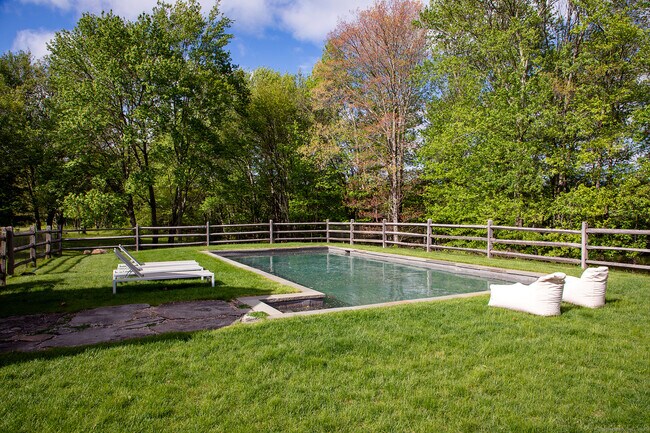 427 Milton Rd in Litchfield, CT - Building Photo - Building Photo