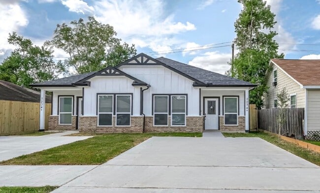 7234 St Augustine St in Houston, TX - Building Photo - Building Photo