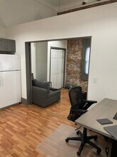 400 Main St E in Menomonie, WI - Foto de edificio - Building Photo