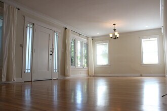 1221 N Orange Grove Ave in West Hollywood, CA - Building Photo - Building Photo